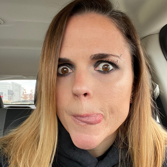 Meet your Posher, Sarah - Picture 1 of 1